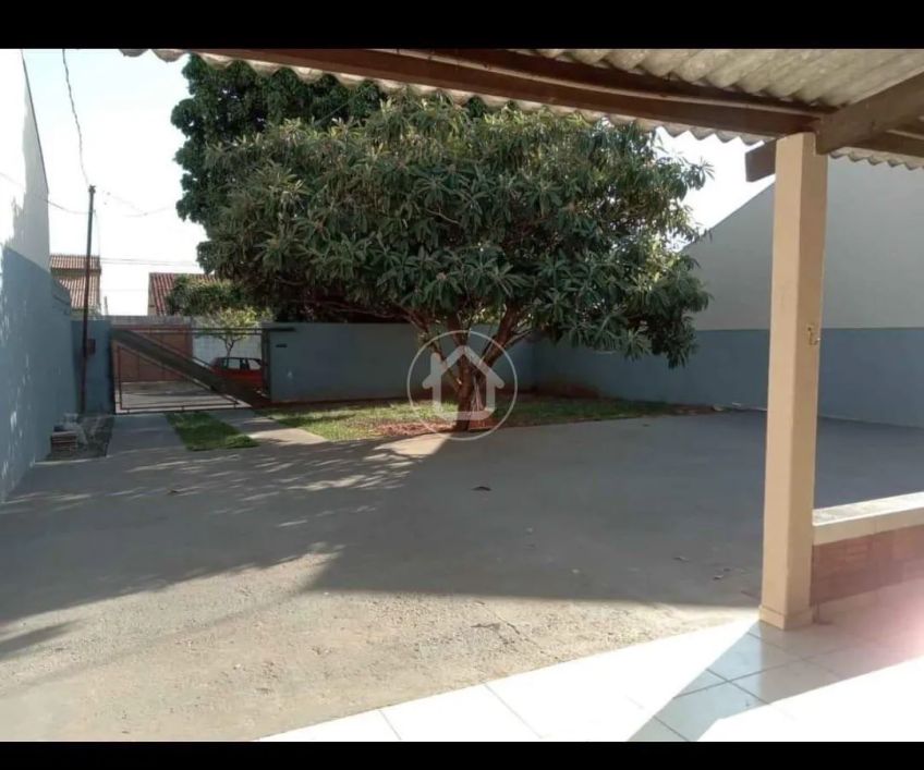 CASA COM 03 DORMITORIOS - JARDIM SAMAMBAIA