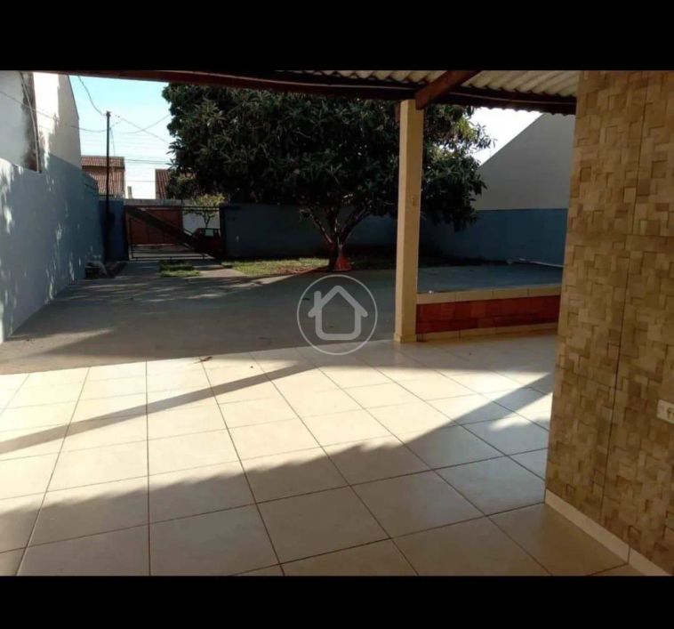 CASA COM 03 DORMITORIOS - JARDIM SAMAMBAIA