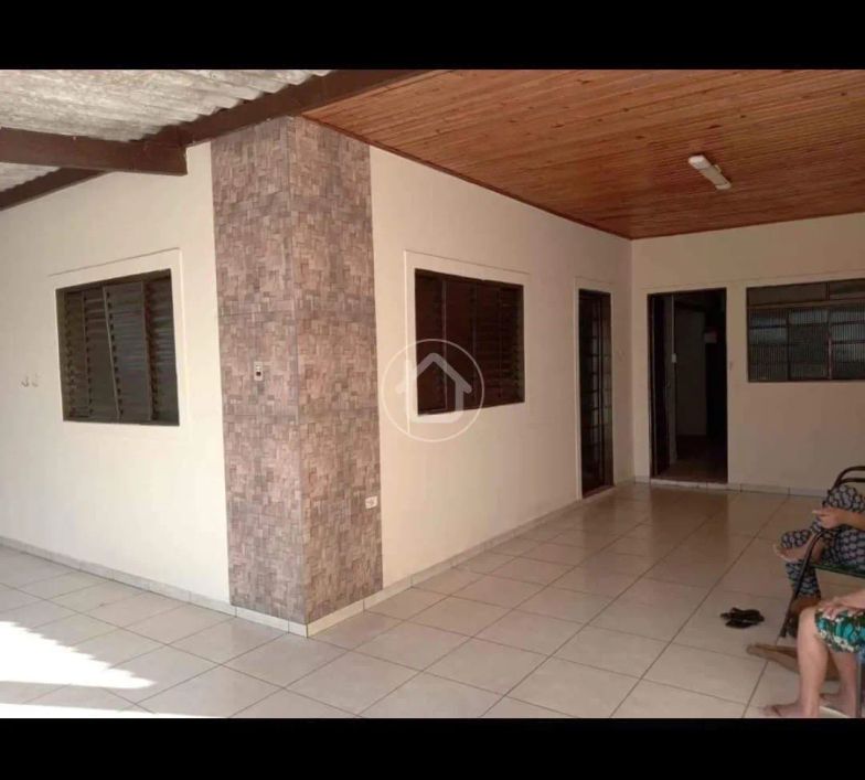 CASA COM 03 DORMITORIOS - JARDIM SAMAMBAIA