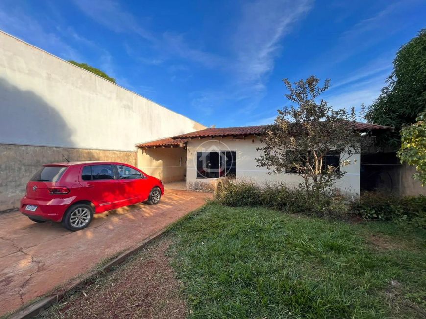 CASA COM TERRENO AMPLO - VILA NASSER