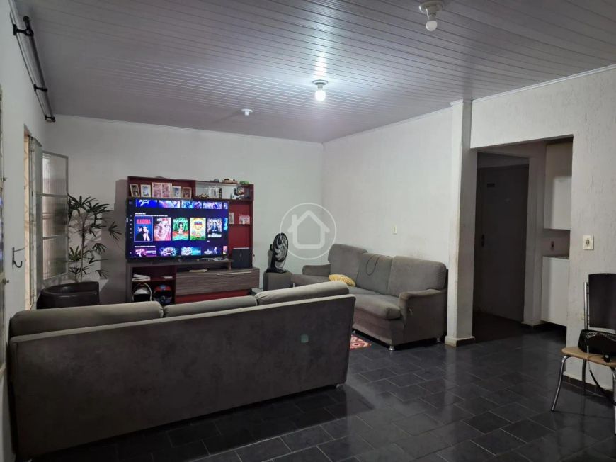 CASA AMPLA NO TIRADENTES PRÓXIMO AO CENTRO