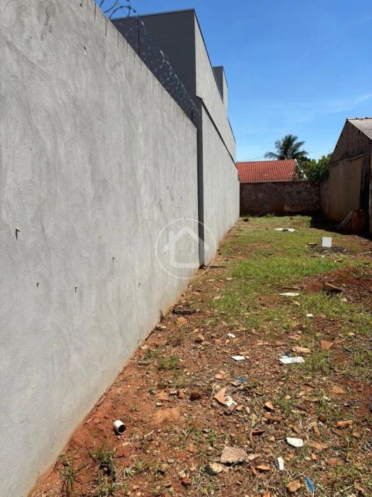 TERRENO COM PROJETO