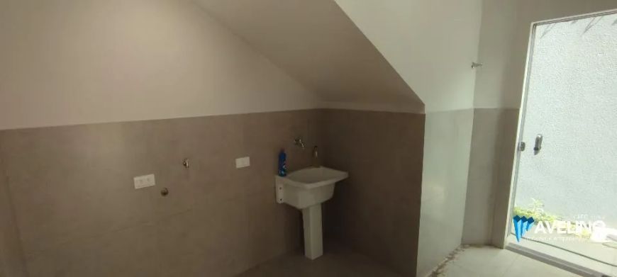 Sobrado com 270 m² area util no Rira Vieira