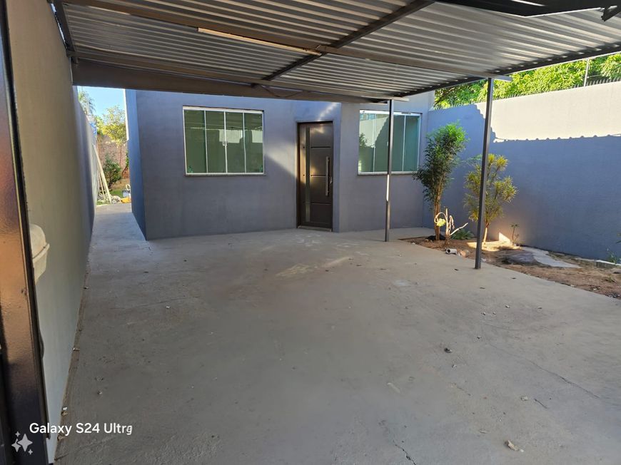 Casa com 03 quartos no Nova Campo Grande