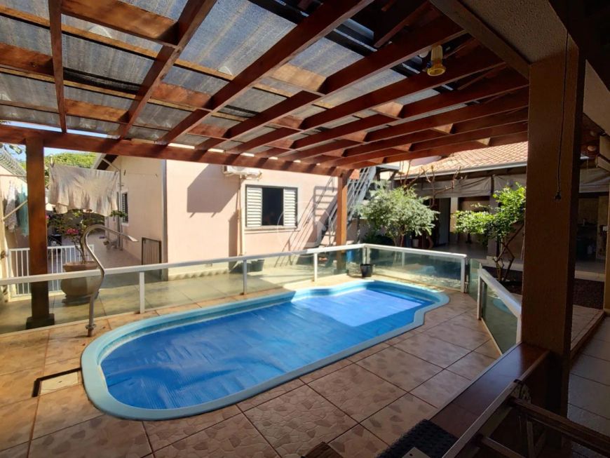 CASA COM 5 DORMITORIOS E PISCINA - VILA SOBRINHO