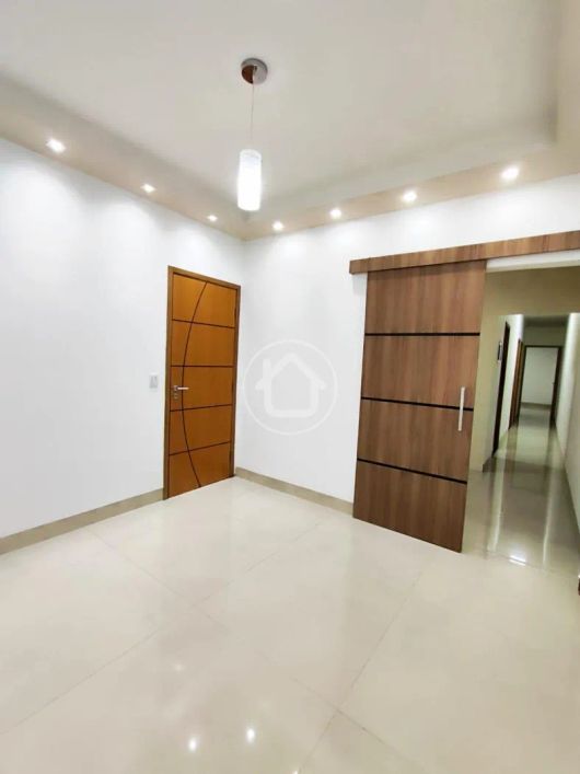 CASA COM 3 DORMITORIOS PROXIMO A BASE AEREA