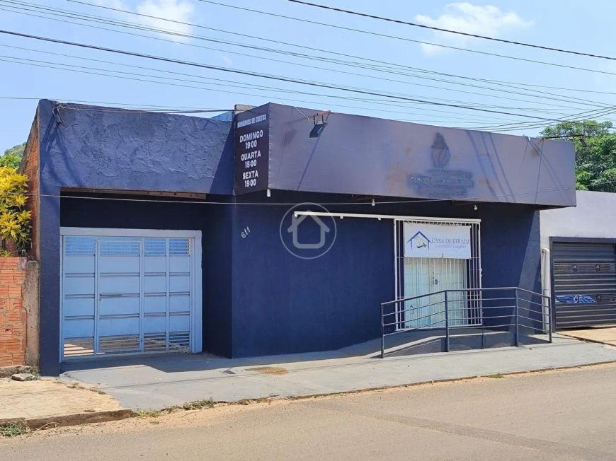 SALÃO COMERCIAL COM CASA NOS FUNDOS