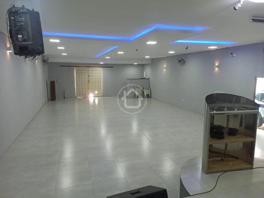 SALÃO COMERCIAL COM CASA NOS FUNDOS