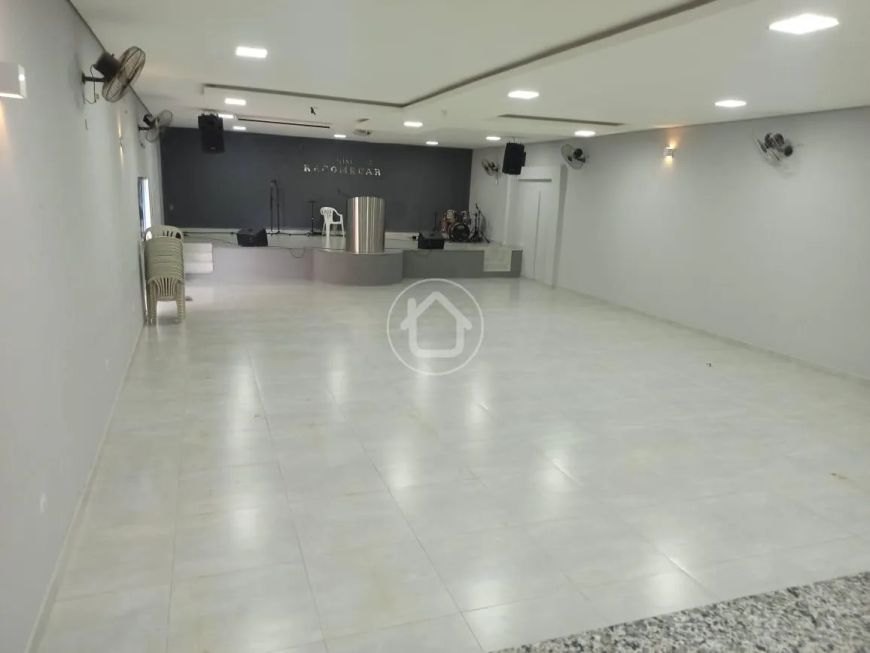 SALÃO COMERCIAL COM CASA NOS FUNDOS