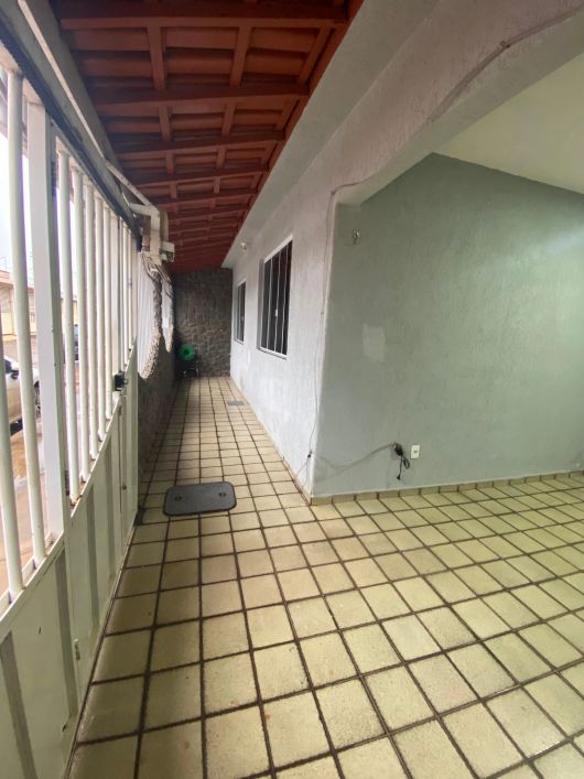 Linda casa na QNP 12 (P sul) Casa 3 quartos, sendo uma suíte.