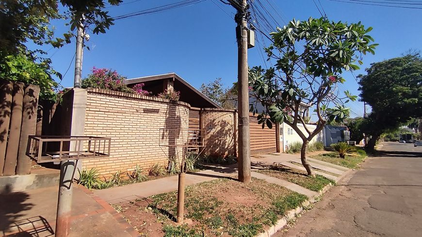 Casa no Vilas Boas, espaçosa, área gourmet c/ piscina, R$890mil.