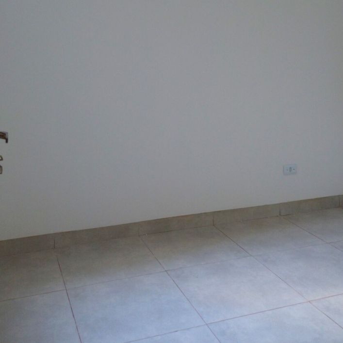 Térrea para venda possui 67 metros quadrados com 3 quartos em Coophavila II - Campo Grande - MS