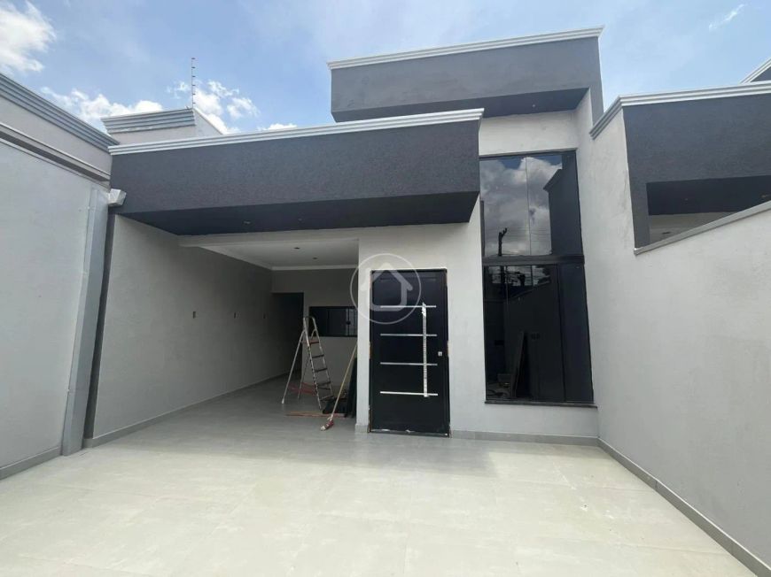 CASA 3 DORMITORIOS COM PISCINA