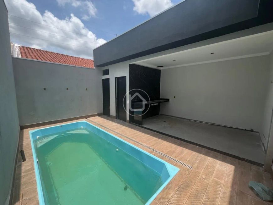 CASA 3 DORMITORIOS COM PISCINA