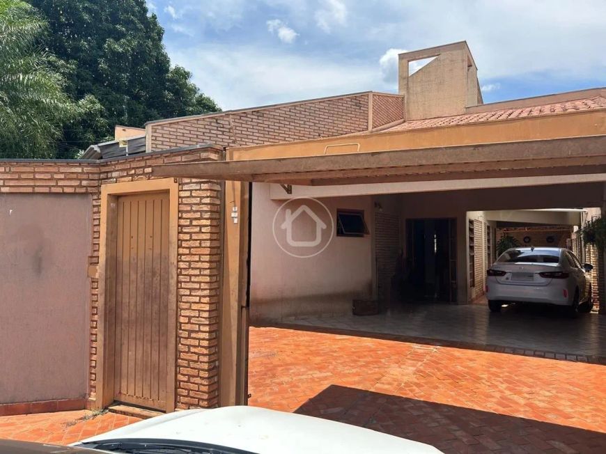 CASA COM PISCINA VILAS BOAS