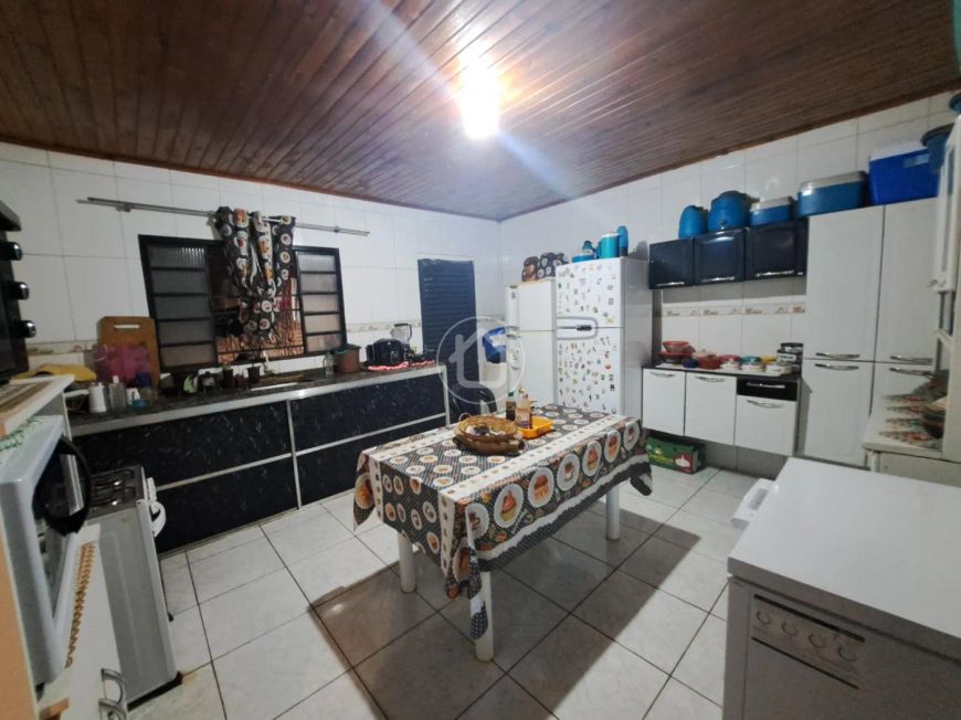 CASA 02 QUARTOS - MONTEVIDEU