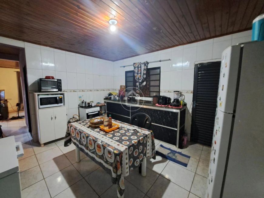 CASA 02 QUARTOS - MONTEVIDEU