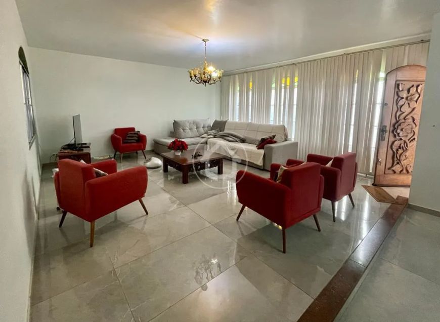 CASA COM EXCELENTE LOCALIZAÇÃO NO MONTE LIBANO