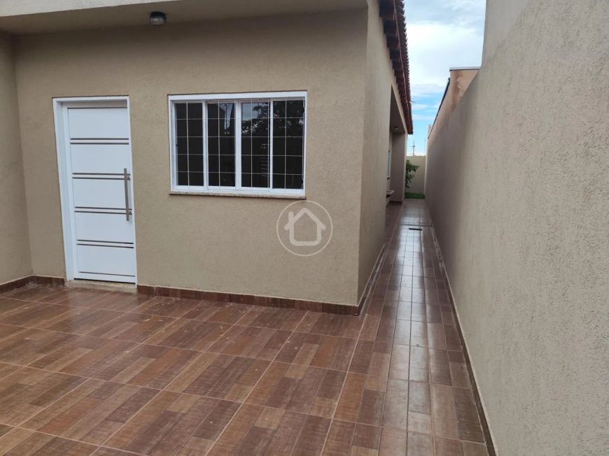 CASA NA AZALEIA COM OTIMA LOCALIZAÇÃO