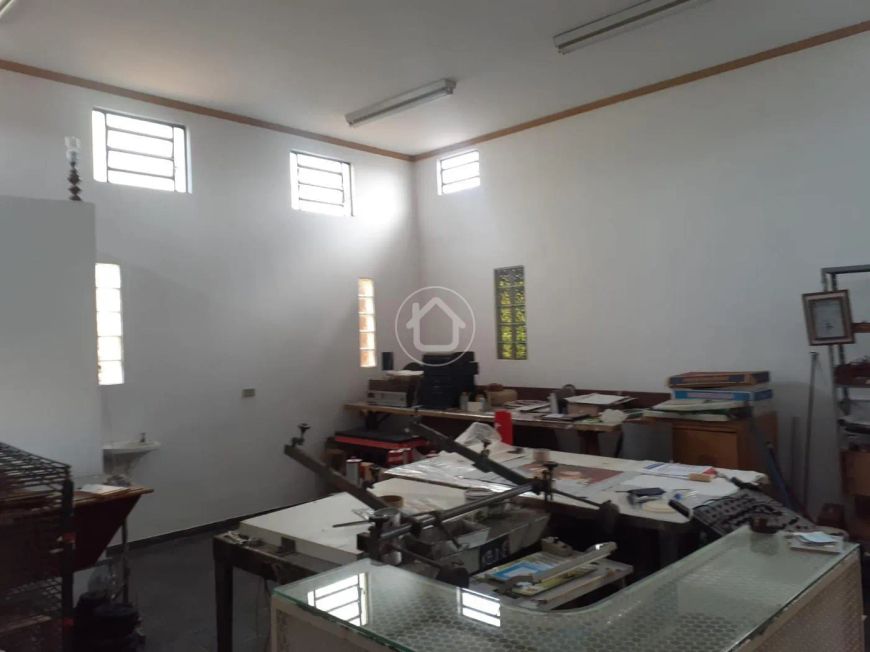 CASA COM SALÃO COMERCIAL
