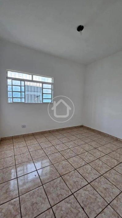 CASA COM 03 DORMITÓRIOS SENDO 01 SUÍTE