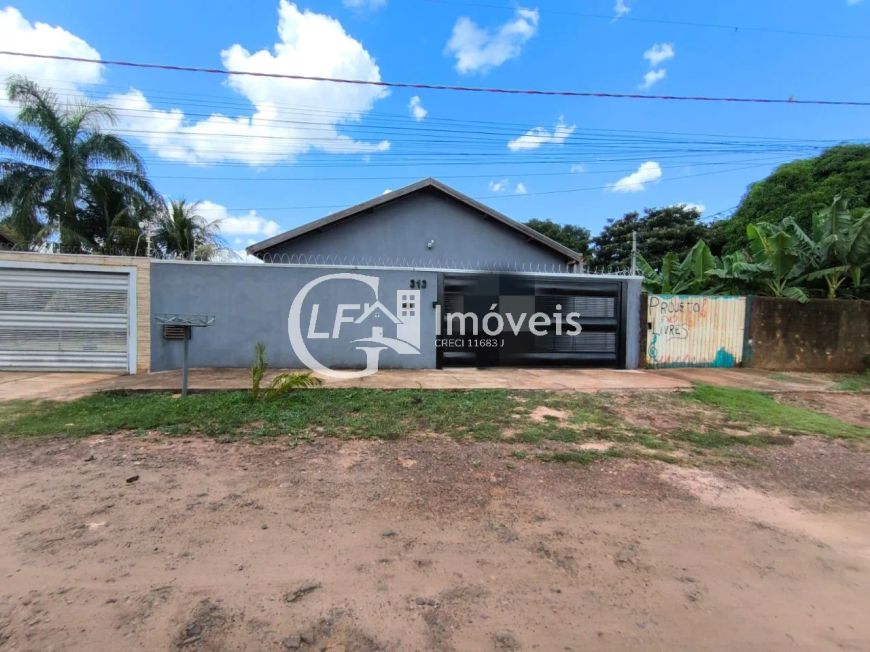 Casa à venda em Campo Grande-MS, bairro Centenário: 2 quartos, 1 suíte, 1 sala, 3 banheiros, 4 vagas