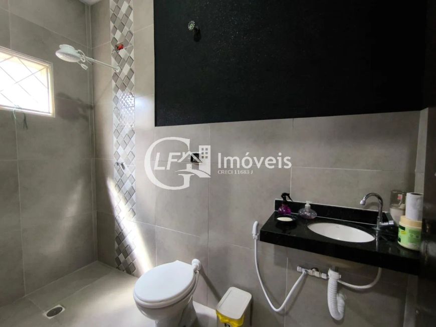 Casa à venda em Campo Grande-MS, bairro Centenário: 2 quartos, 1 suíte, 1 sala, 3 banheiros, 4 vagas
