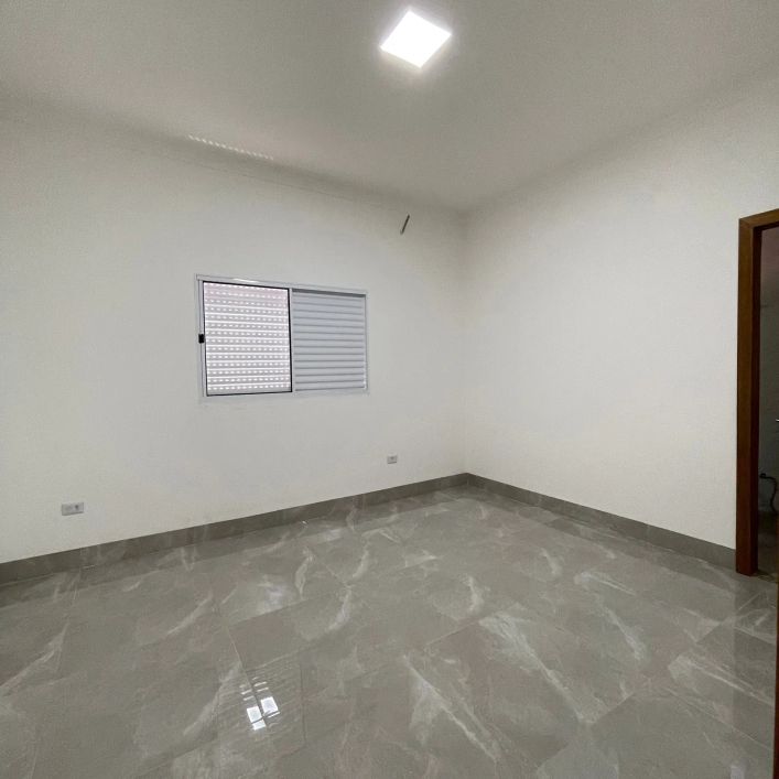 Casa para venda possui 120m² com 3 quartos sendo 1 suíte no bairro Rita Vieira em Campo Grande - MS
