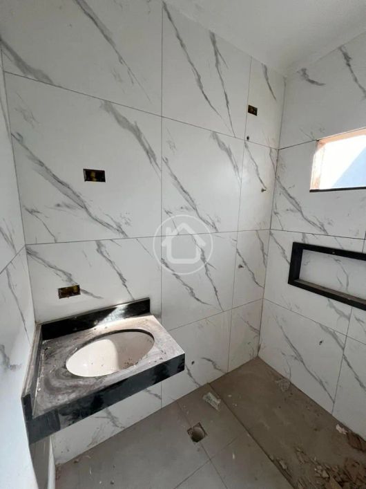 CASA NOVA 3 QUARTOS SENDO 1 SUITE