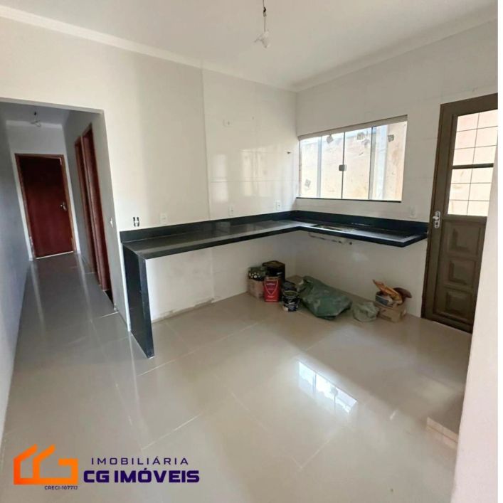 Casa com 3 quartos sendo 1 suíte, bem localizada no bairro Rita Vieira em Campo Grande - MS