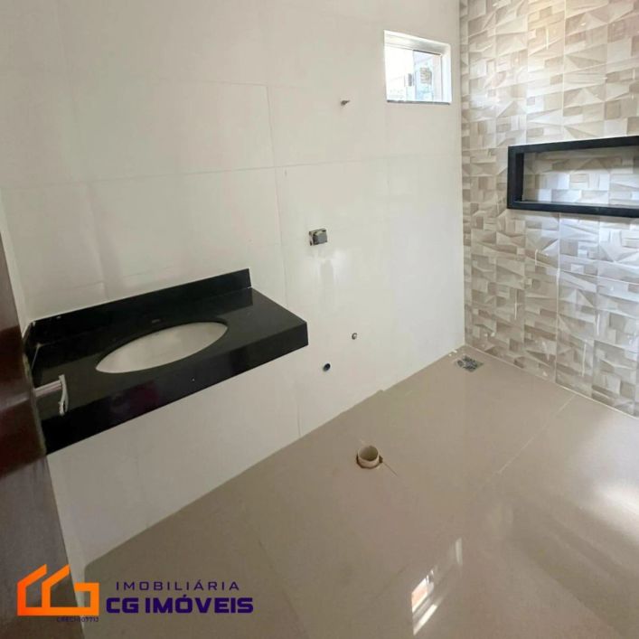 Casa com 3 quartos sendo 1 suíte, bem localizada no bairro Rita Vieira em Campo Grande - MS