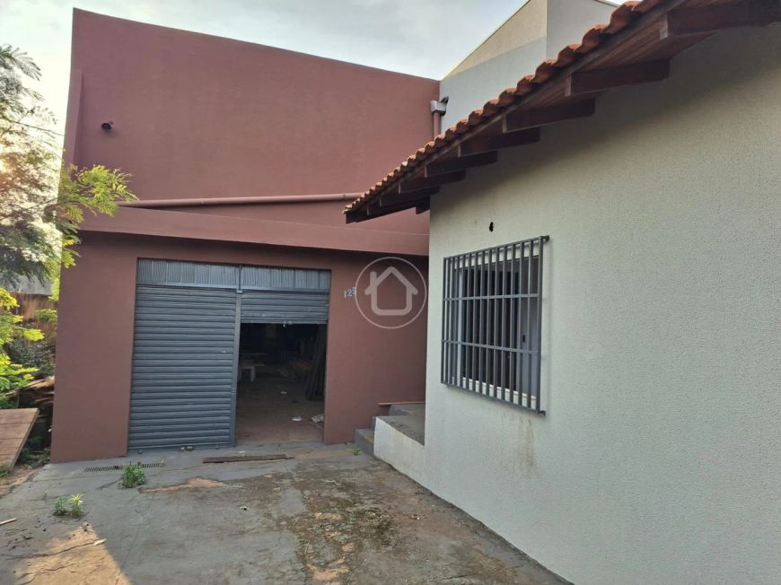 BARRACÃO COM SALAS E ÓTIMA LOCALIZAÇÃO