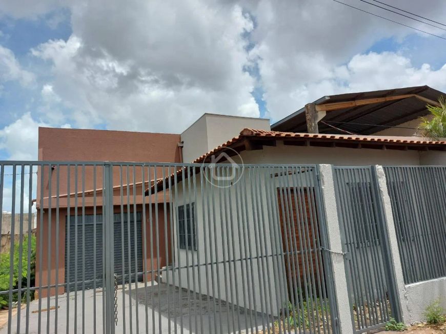 BARRACÃO COM SALAS E ÓTIMA LOCALIZAÇÃO