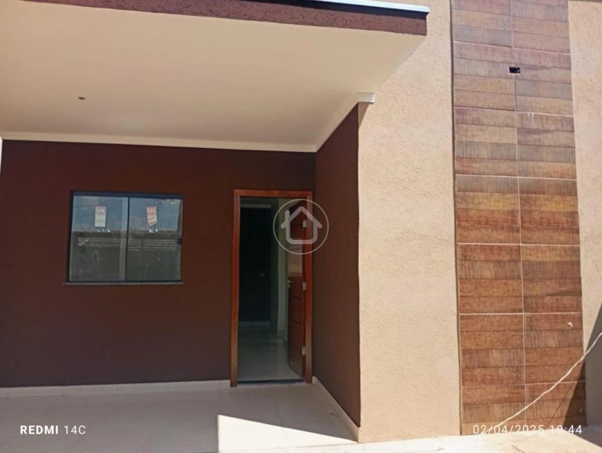 CASA COM 2 DORMITORIOS SENDO 1 SUITE