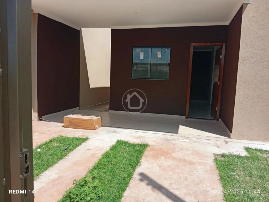 CASA COM 2 DORMITORIOS SENDO 1 SUITE