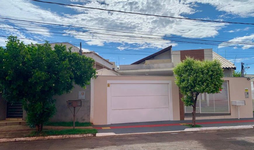 Casa Térrea com 3 Quartos e Excelente Localização - Vila Sobrinho