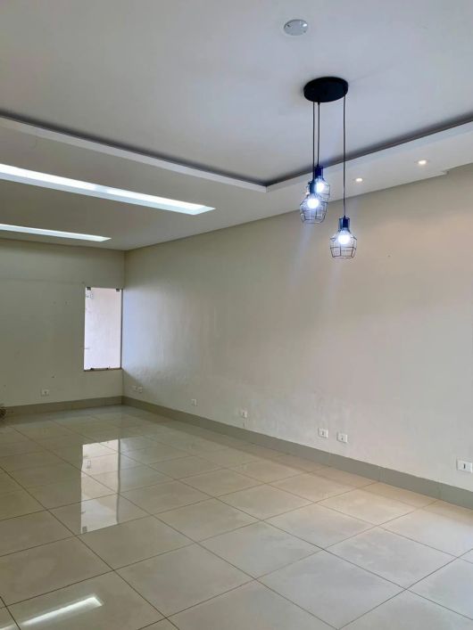 Casa Térrea com 3 Quartos e Excelente Localização - Vila Sobrinho