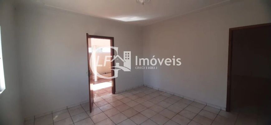 Imperdível Casa à Venda em Campo Grande-MS, Vila Bandeirante! 5 Quartos, 1 Suíte, 4 Salas, 3 Banheir