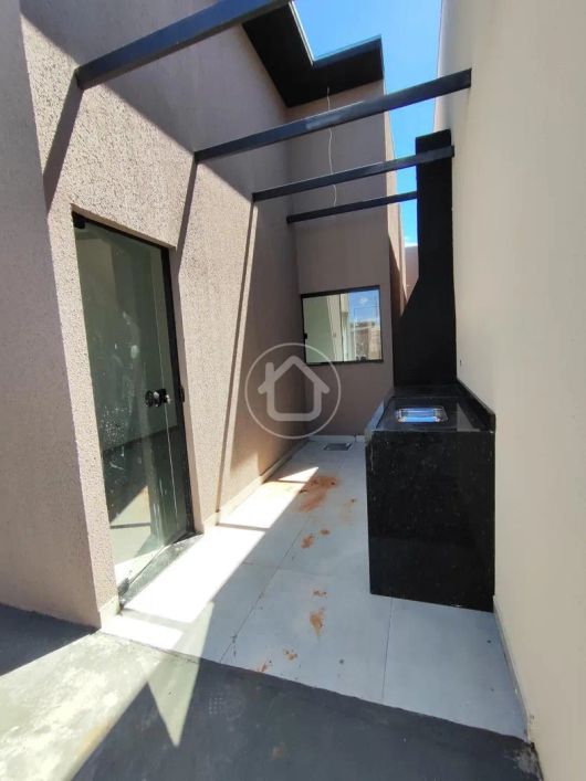 CASA COM SUITE NO CORONEL ANTONINO