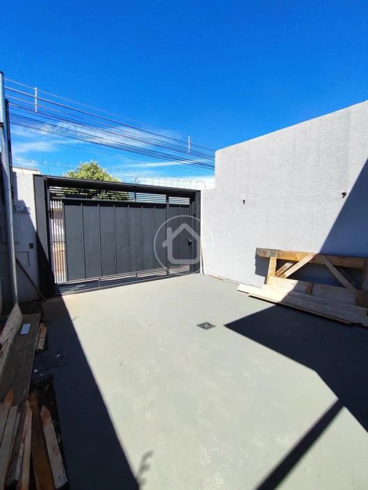 CASA COM SUITE NO CORONEL ANTONINO