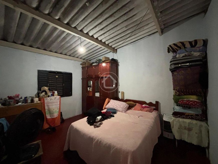 CASA NA CIDADE MORENA COM EDICULA