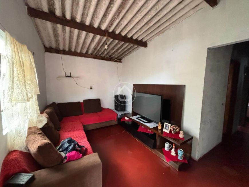 CASA NA CIDADE MORENA COM EDICULA