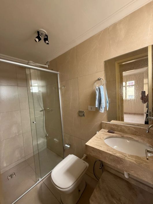 Apartamento reformado no Condomínio Eudes Costa