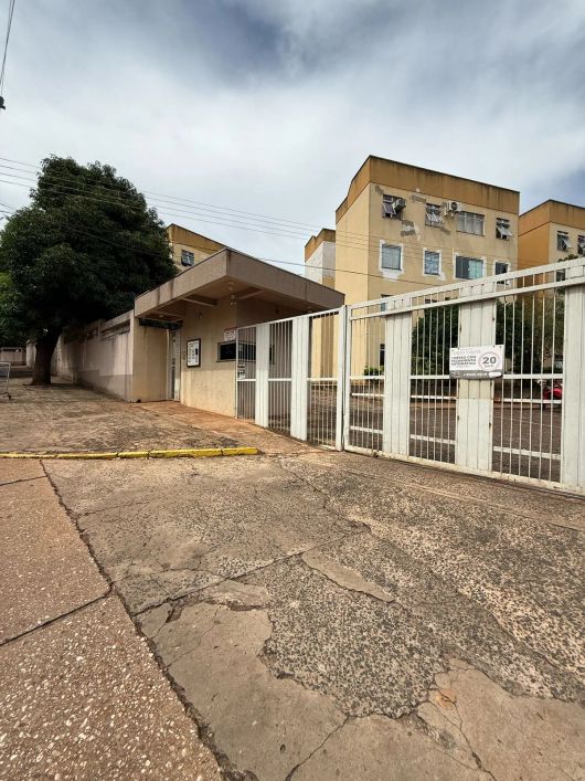 Apartamento reformado no Condomínio Eudes Costa