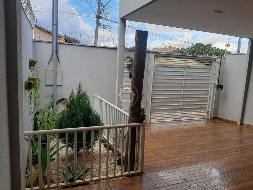 CASA COM ÓTIMA LOCALIZAÇÃO