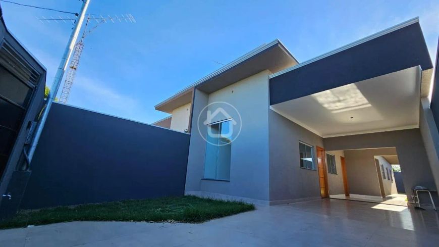 CASA COM 03 DORMITÓRIOS SENDO 01 SUÍTE