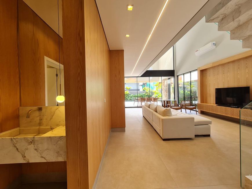 Casa Condomínio com 4 Suítes e 4 Vagas de Garagem - Residencial Damha IV