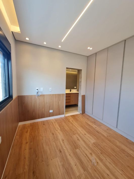 Casa Condomínio com 4 Suítes e 4 Vagas de Garagem - Residencial Damha IV