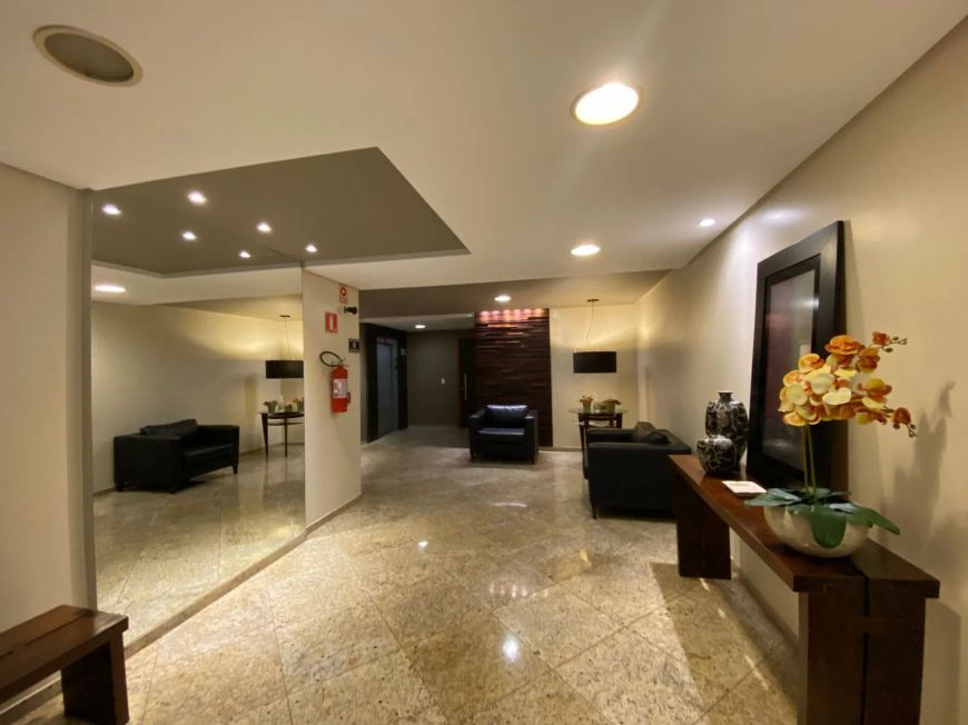 Apartamento reformado, andar alto no bairro São Francisco em Campo Grande - MS
