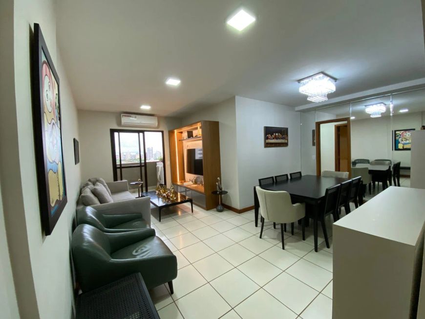 Apartamento reformado, andar alto no bairro São Francisco em Campo Grande - MS